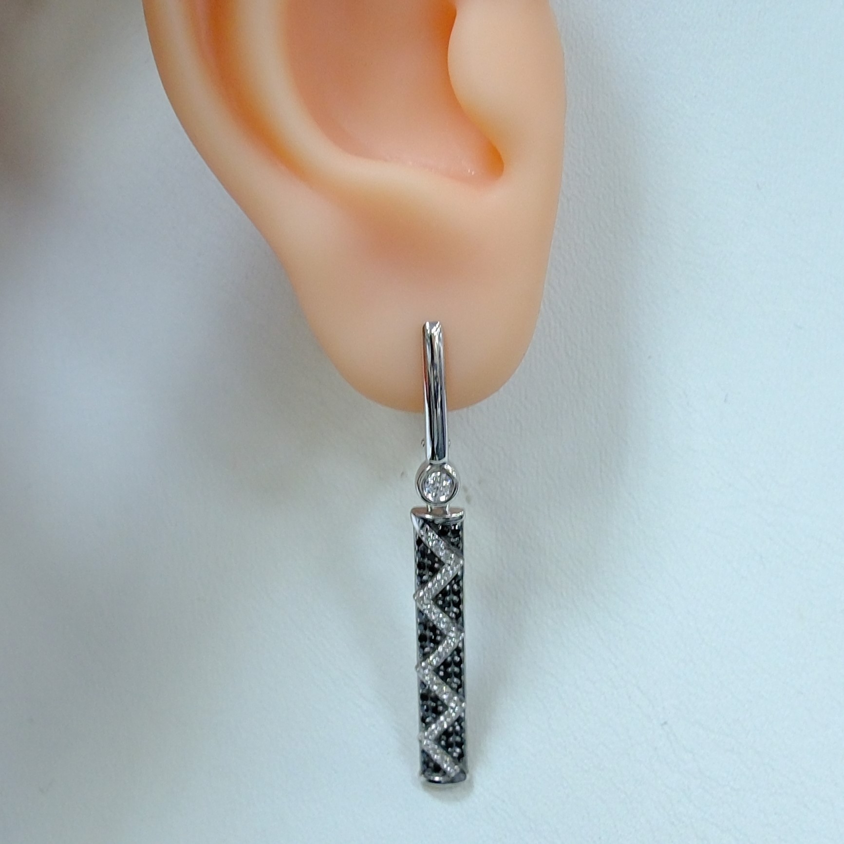 Серебряные серьги со шпинелью
